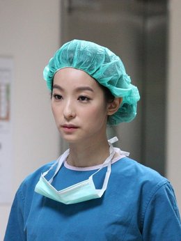 白袍下的高跟鞋剧情介绍_剧情家